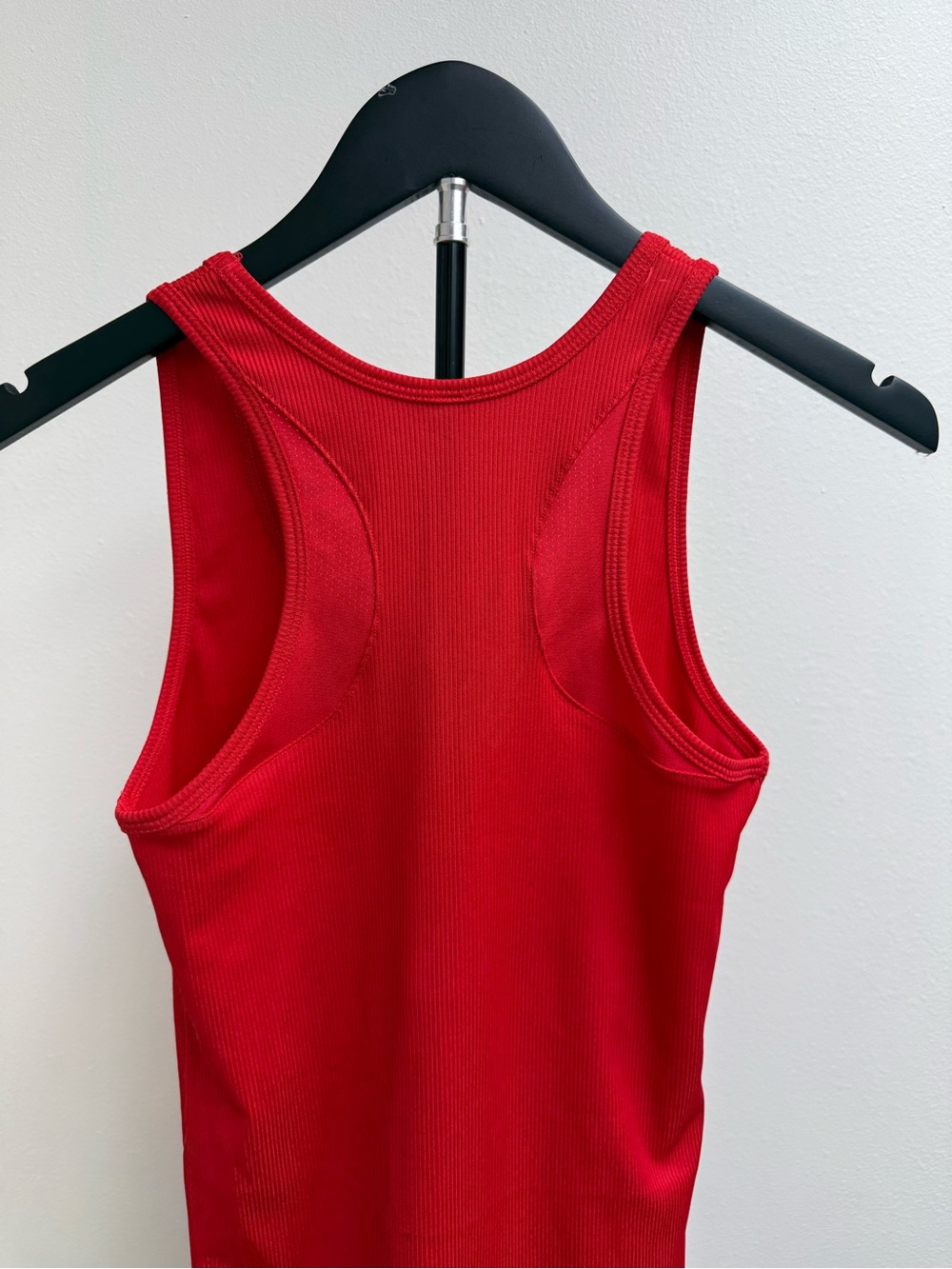 Under Armour Ribbed Red Racerback Performance Tank - Picture 4 of 4